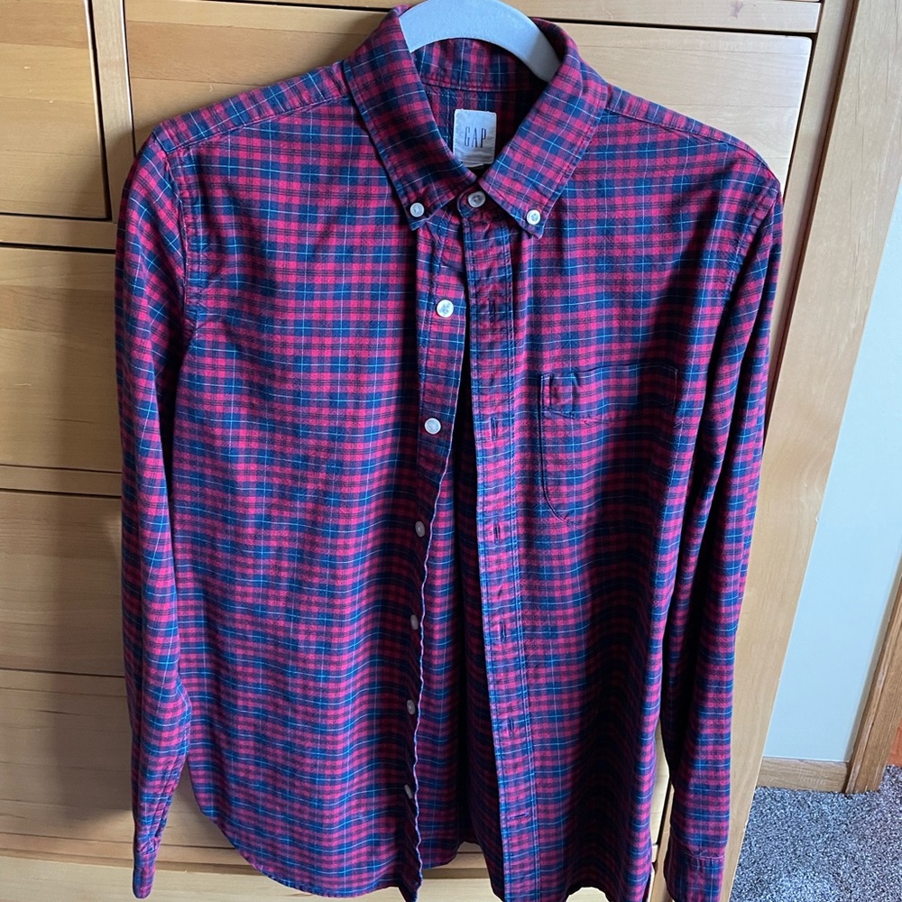 GAP button down mens shirt